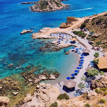 Semesterbostad Grande Blue With Private Bay